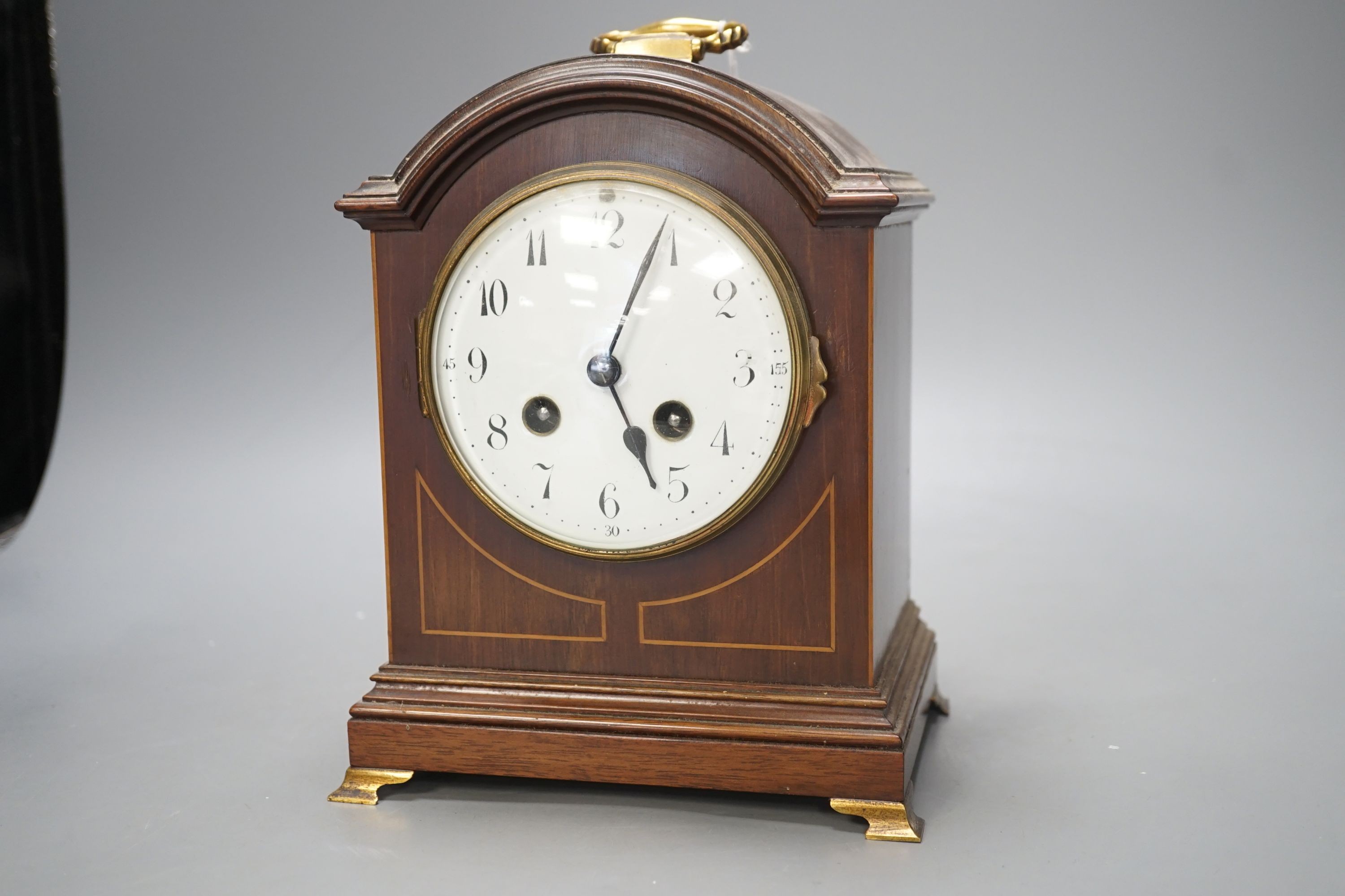 An early 20th century inlaid mahogany mantel clock, 22cm